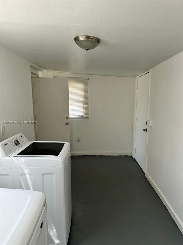 washroom featuring washing machine and clothes dryer