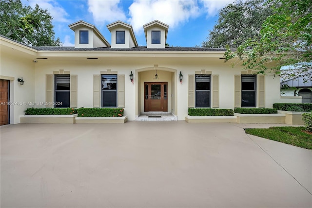 view of front facade featuring covered porch