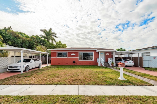 view of front of home featuring a front yard and a carport