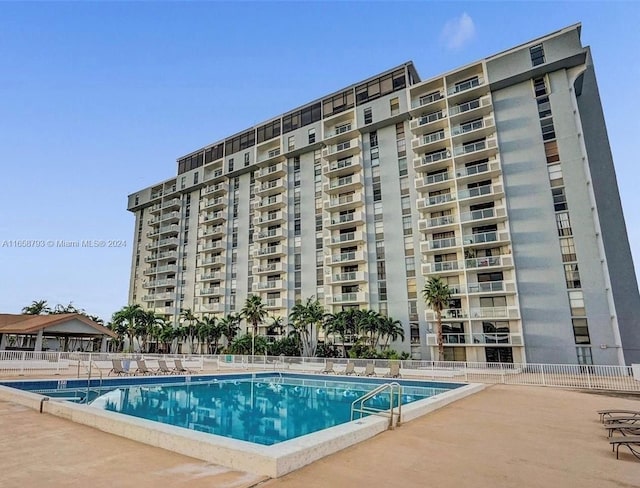 view of swimming pool