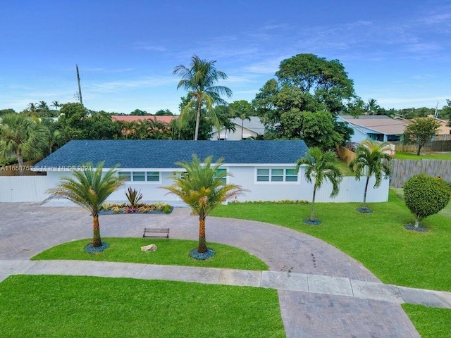 single story home featuring a front yard