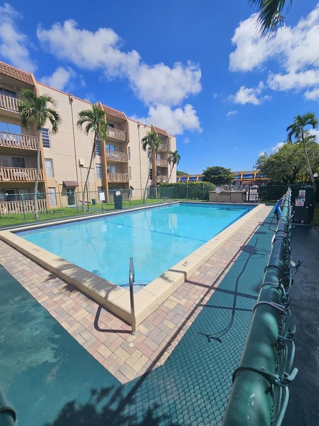 view of swimming pool