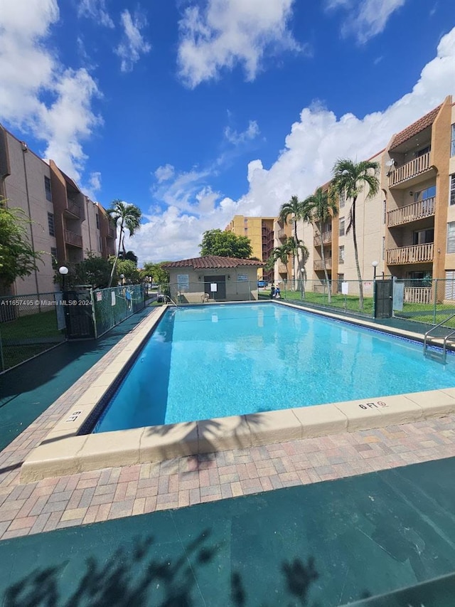 view of swimming pool