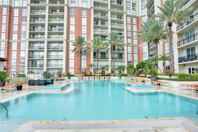 view of pool featuring a jacuzzi and a patio area