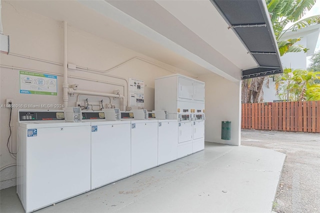 washroom with washer and clothes dryer