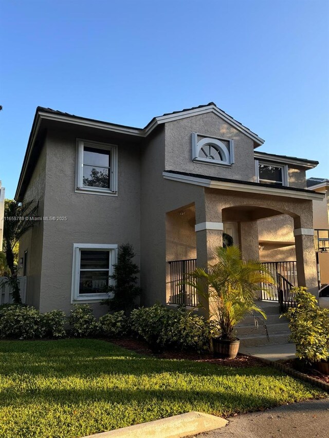 view of front of home featuring a porch and a front lawn