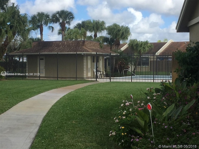 view of yard with a fenced in pool