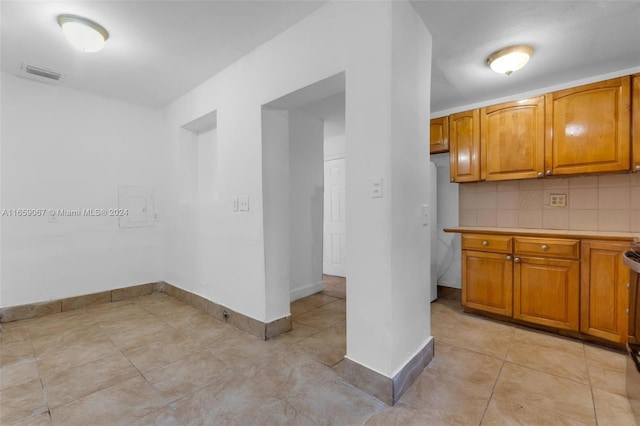 kitchen featuring decorative backsplash