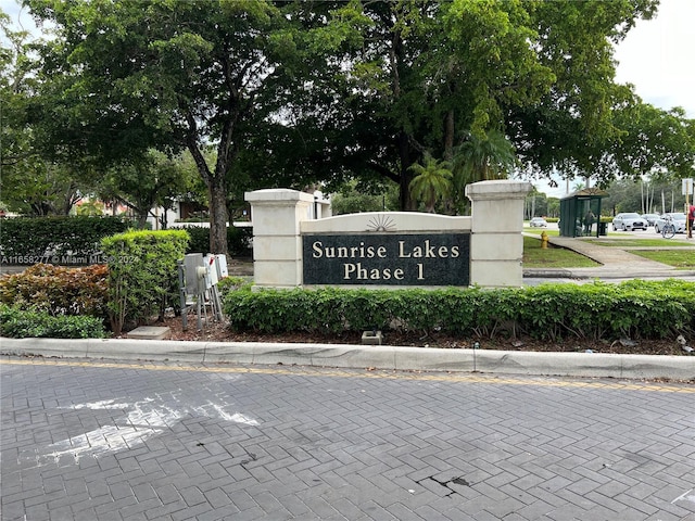 view of community / neighborhood sign