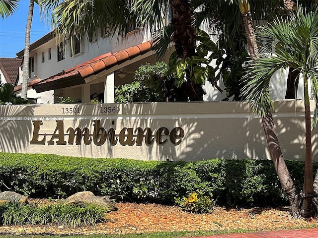 view of community / neighborhood sign