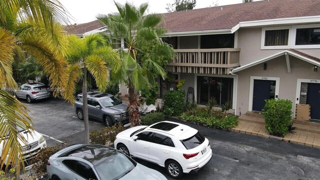 view of front of house featuring a balcony