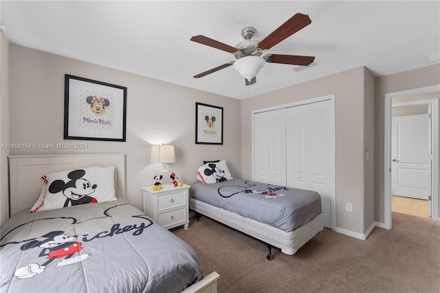 bedroom featuring carpet flooring, ceiling fan, and a closet