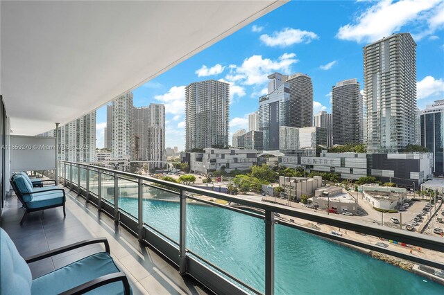 view of pool featuring a water view