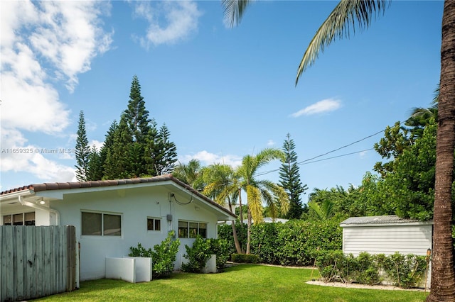 view of yard featuring fence