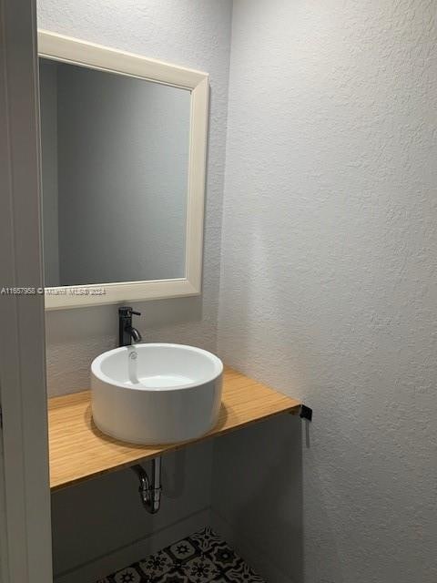 bathroom with sink