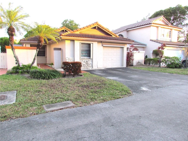 view of front of home featuring a garage and a front yard