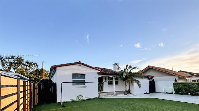 view of mediterranean / spanish-style home