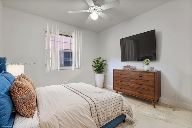 bedroom with ceiling fan