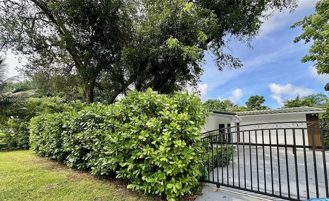 Listing photo 2 for 7650 SW 64th Ct, South Miami FL 33143