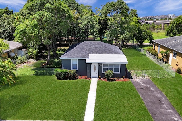 view of front facade with a front lawn