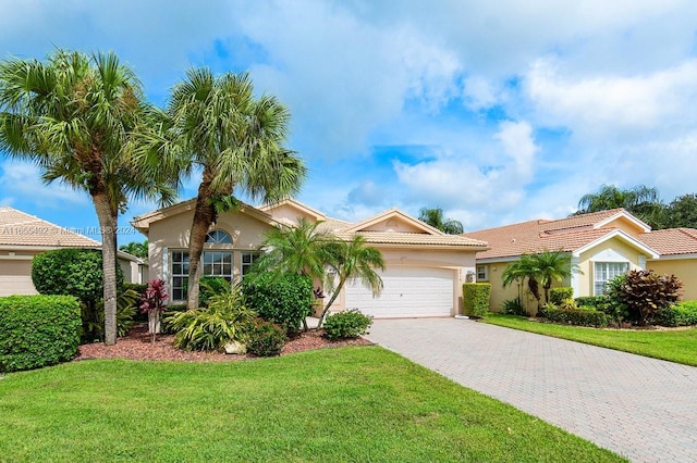 view of front of house featuring a garage and a front yard