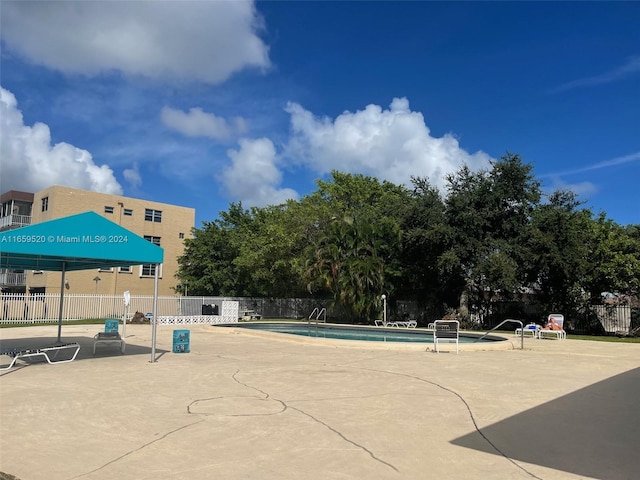 view of swimming pool