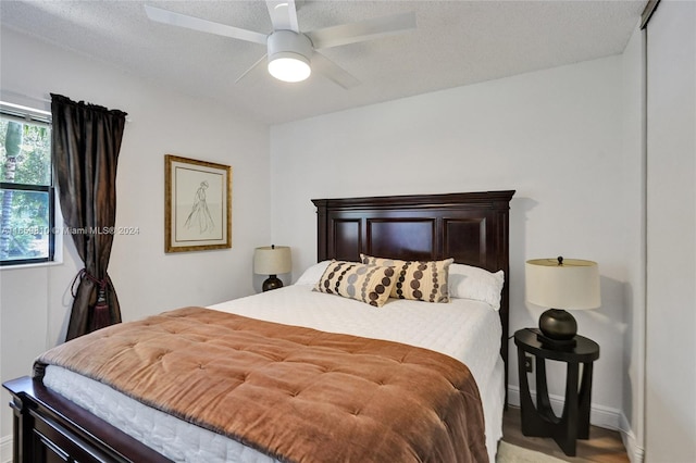 bedroom featuring a textured ceiling and ceiling fan