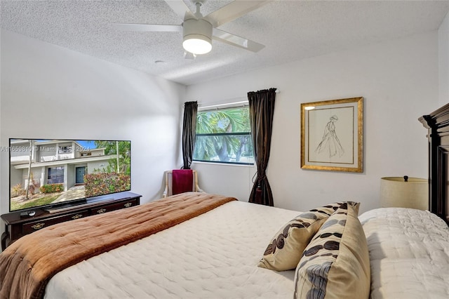 bedroom featuring ceiling fan and a textured ceiling