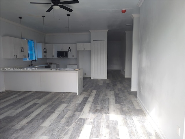 kitchen featuring ceiling fan, dark wood-type flooring, white cabinets, and kitchen peninsula