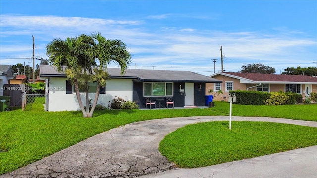 single story home with a front yard