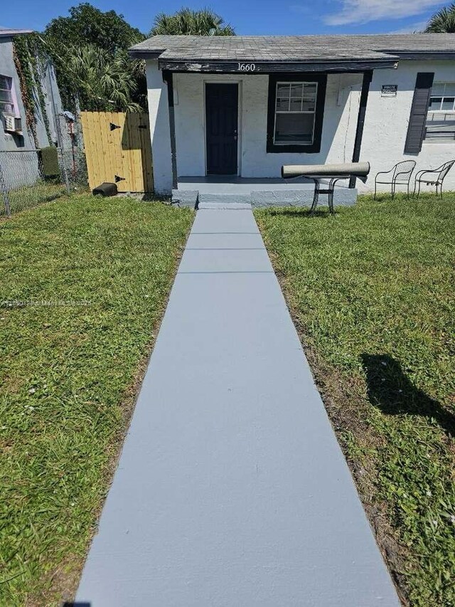 view of front of home with a front yard