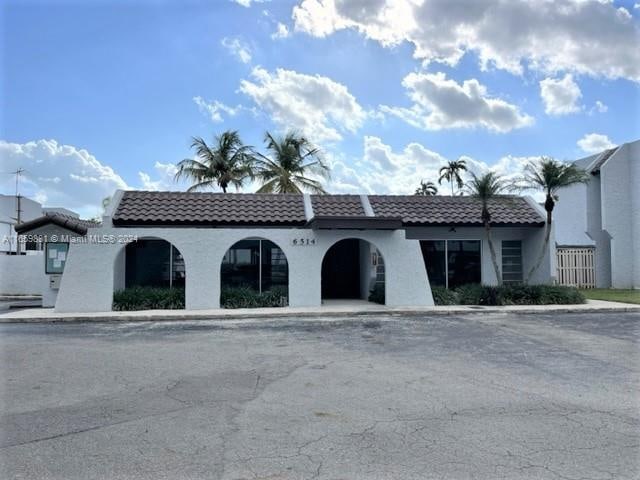 view of front of property