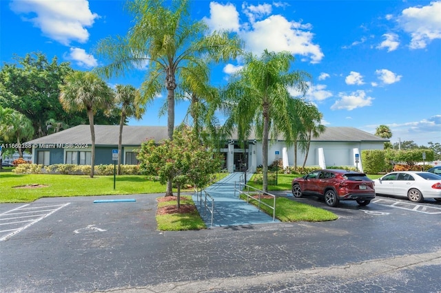 exterior space featuring a front yard