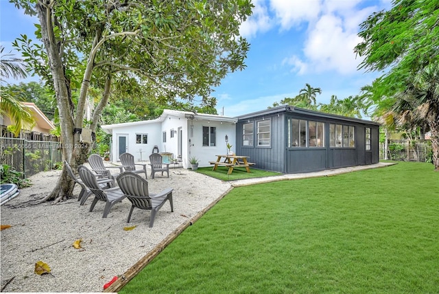 back of house featuring a lawn