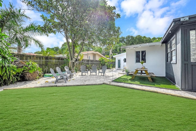 view of yard featuring a patio area