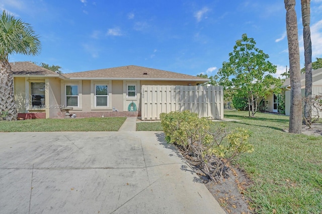 view of front of house with a front yard