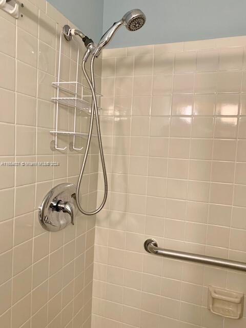 details featuring a tile shower