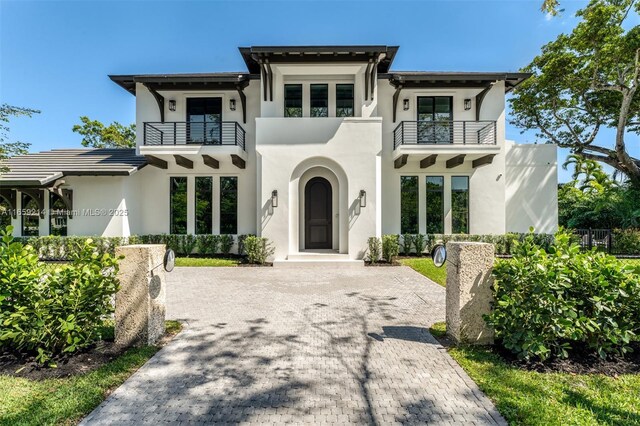 7001 SW 71st Ave, Miami, FL 33143 - view of front of home with a balcony, stucco siding, and driveway