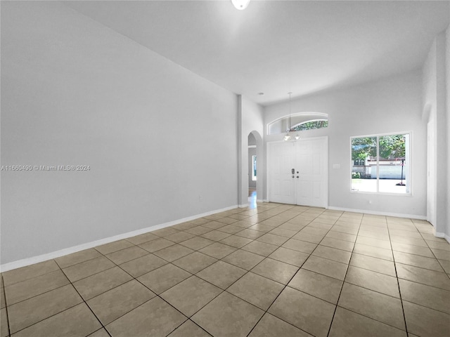 empty room featuring light tile patterned floors