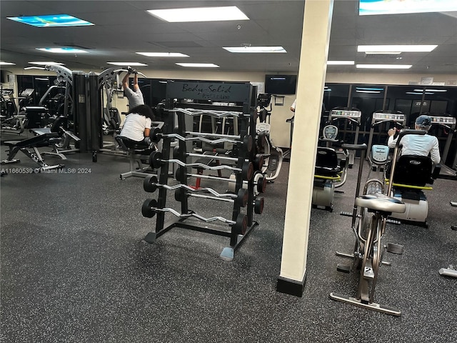 workout area with a drop ceiling