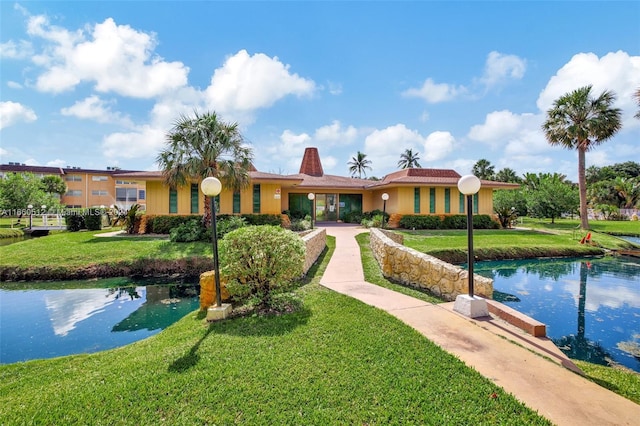 view of home's community featuring a yard