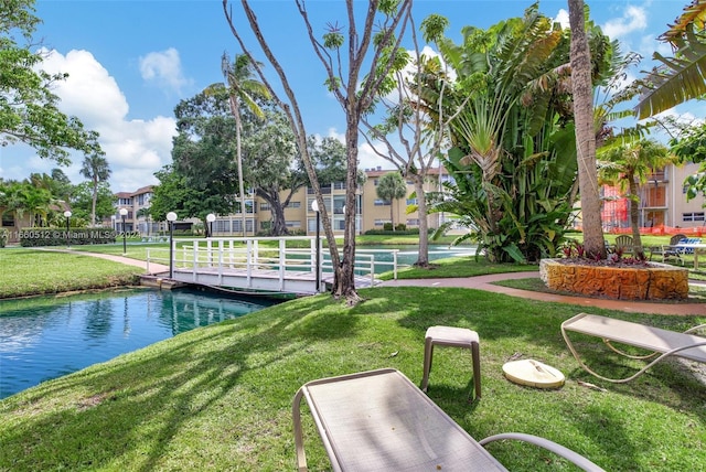 view of property's community featuring a yard