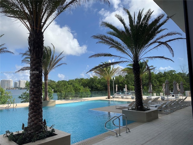 16385 Biscayne Blvd Unit 421, North Miami Beach, FL 33160 - community pool featuring fence and a patio area