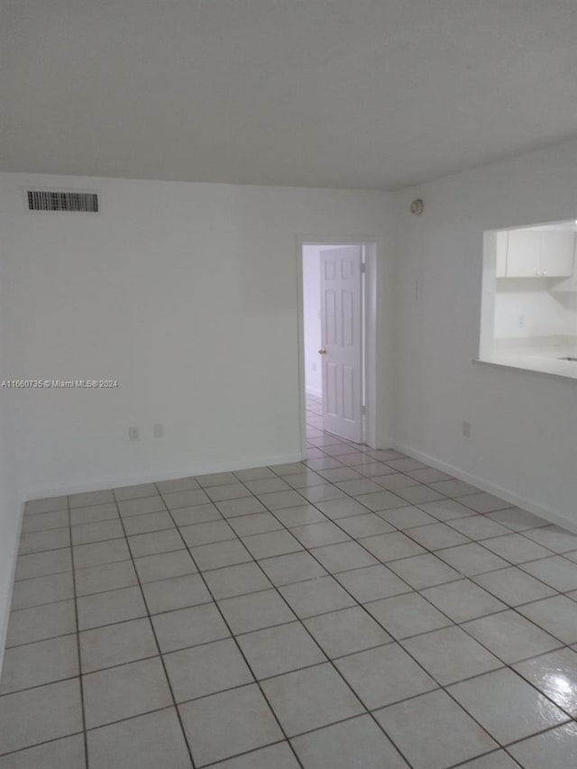 unfurnished room featuring light tile patterned flooring