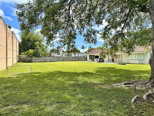 view of yard featuring a patio area