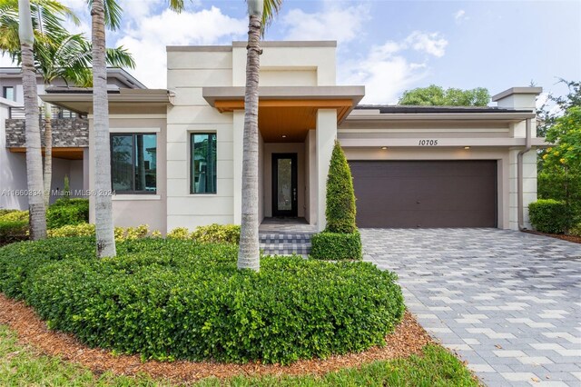 view of front of house featuring a garage