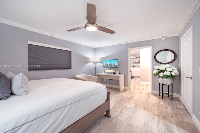 bedroom featuring light hardwood / wood-style floors, ornamental molding, and ceiling fan