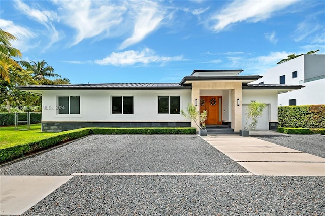 view of front facade with a front lawn