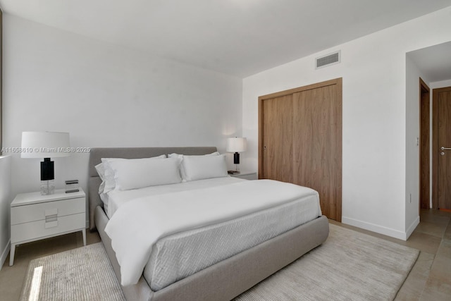 bedroom featuring a closet