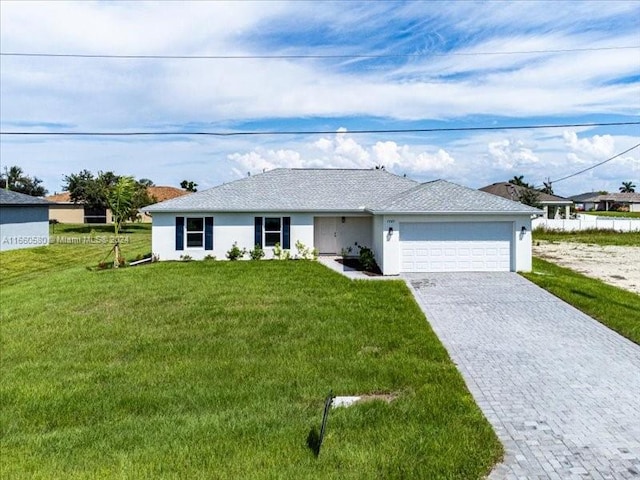 view of front of house featuring a garage and a front yard